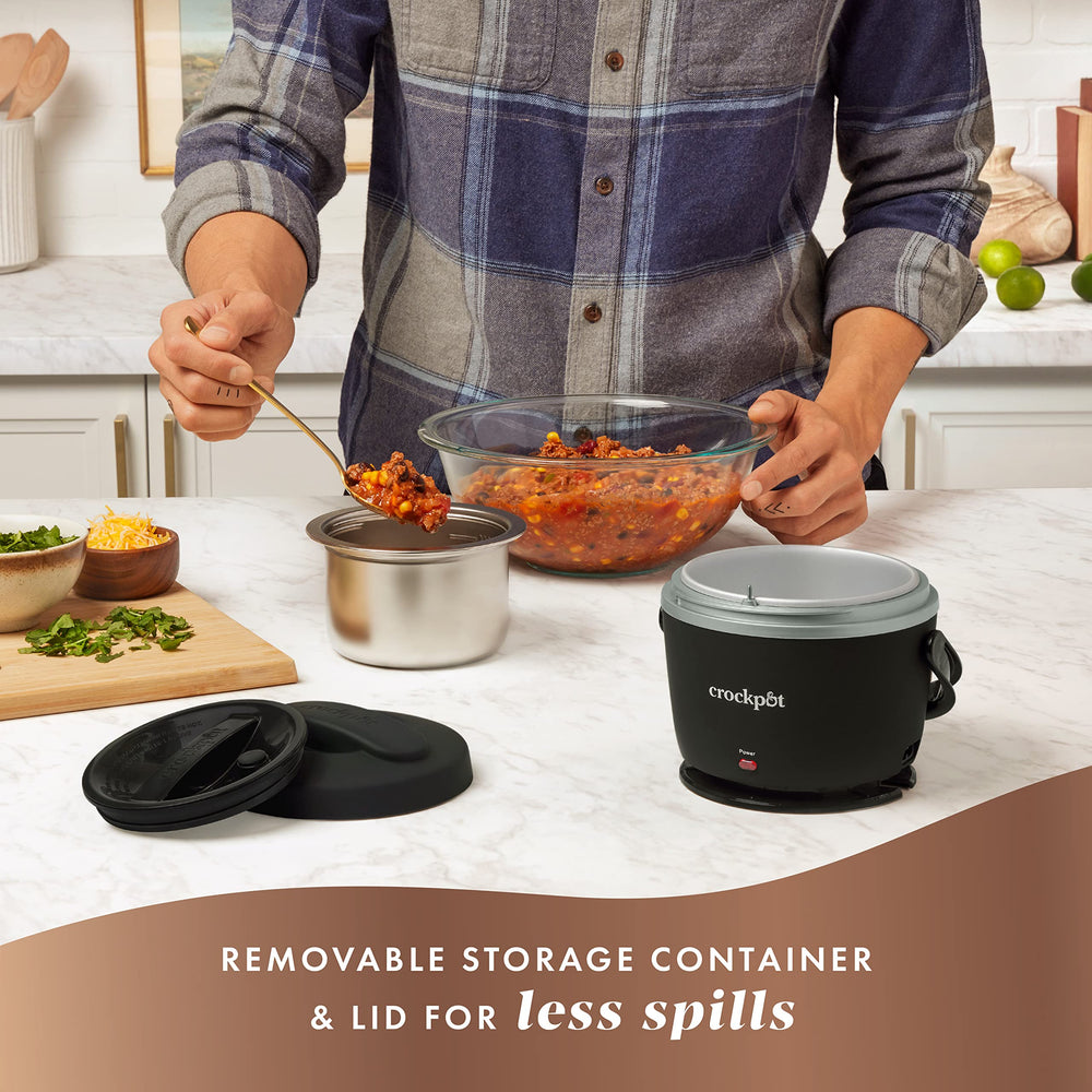 Crock-Pot calentando almuerzo en oficina para comidas listas y calientes
