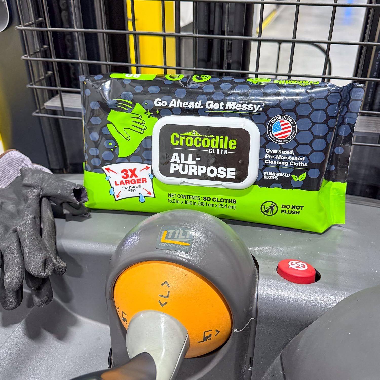 Crocodile Cloth toallita junto a mano para escala, gran tamaño práctico