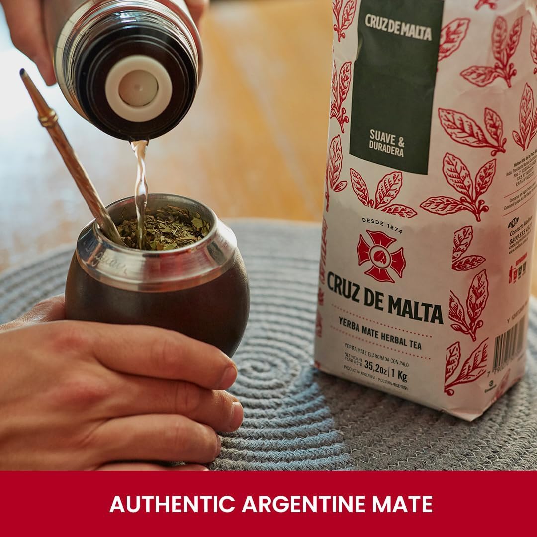 Cruz de Malta bolsa 1kg junto a objeto para escala visual