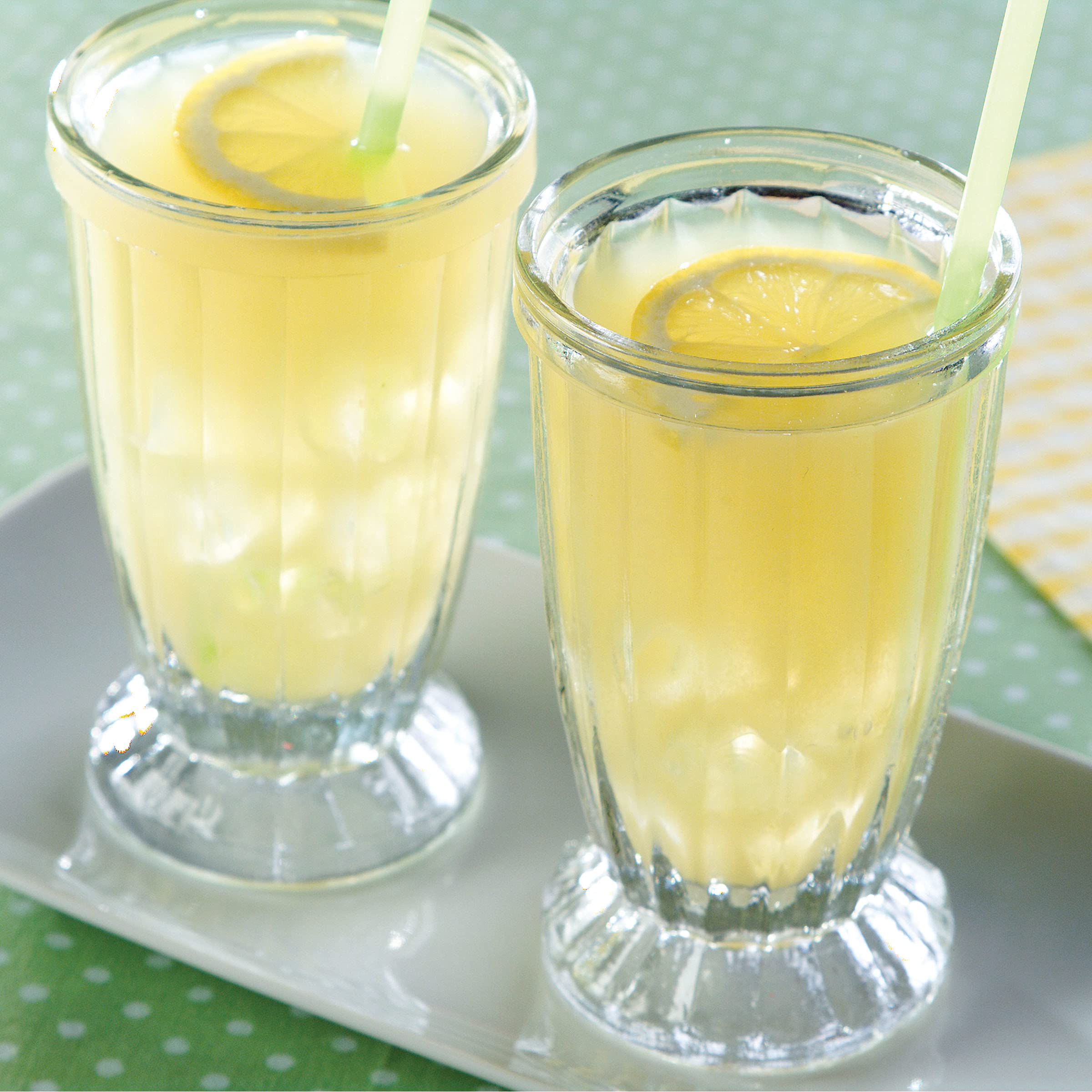 Crystal Light sobre abierto con polvo amarillo, detalle que facilita la medición rápida