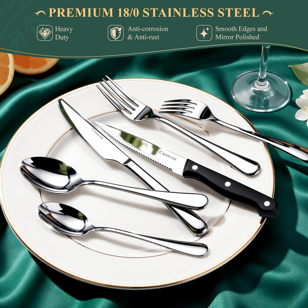 Csoravist cubiertos dispuestos en mesa servida, mejora la presentación