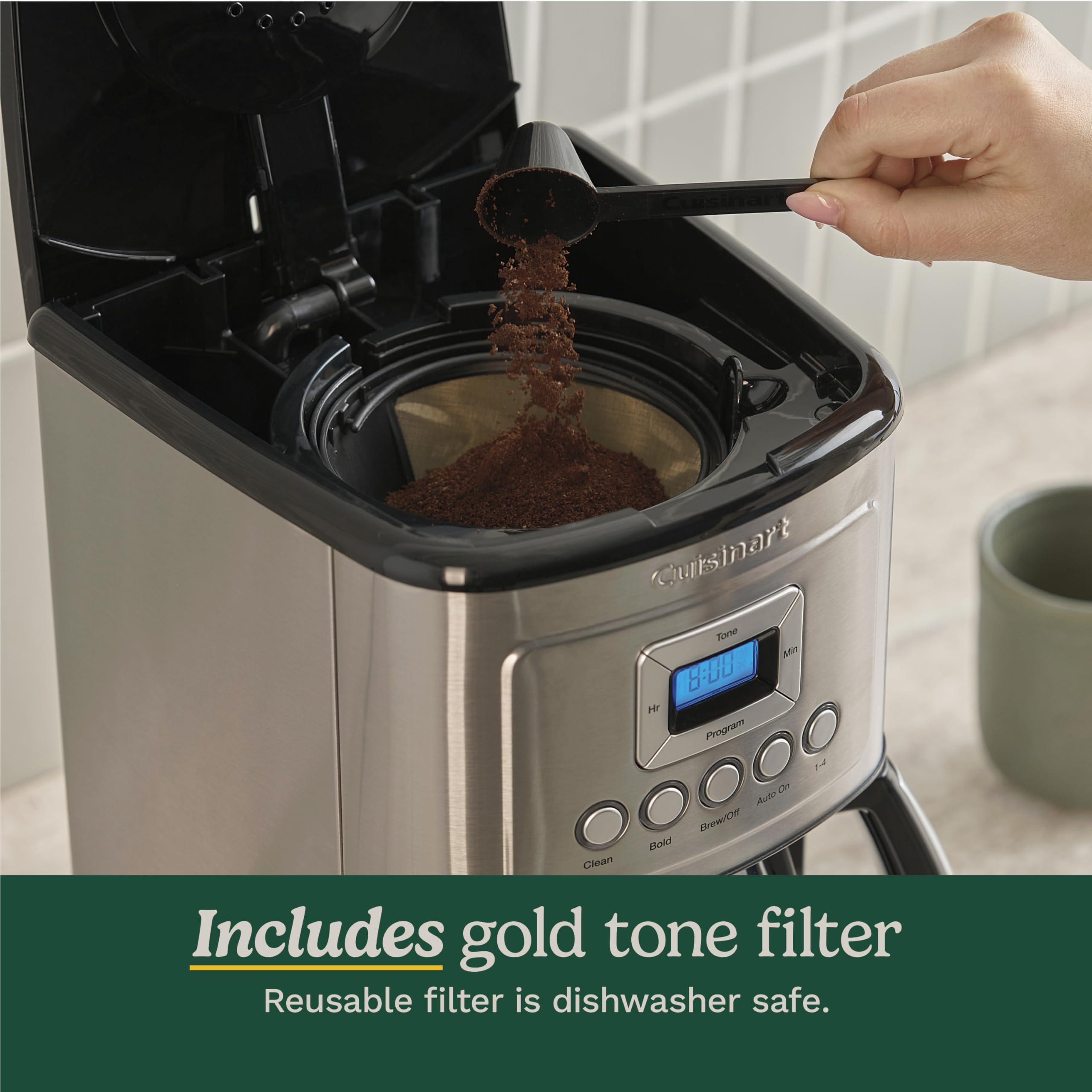 Cuisinart cafetera en encimera de cocina mostrando uso cotidiano y practicidad