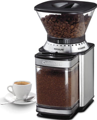 Cuisinart frontal mostrando diseño compacto y beneficio de ahorro de espacio