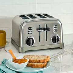 Cuisinart ranuras extra anchas mostrando pan grueso y versatilidad