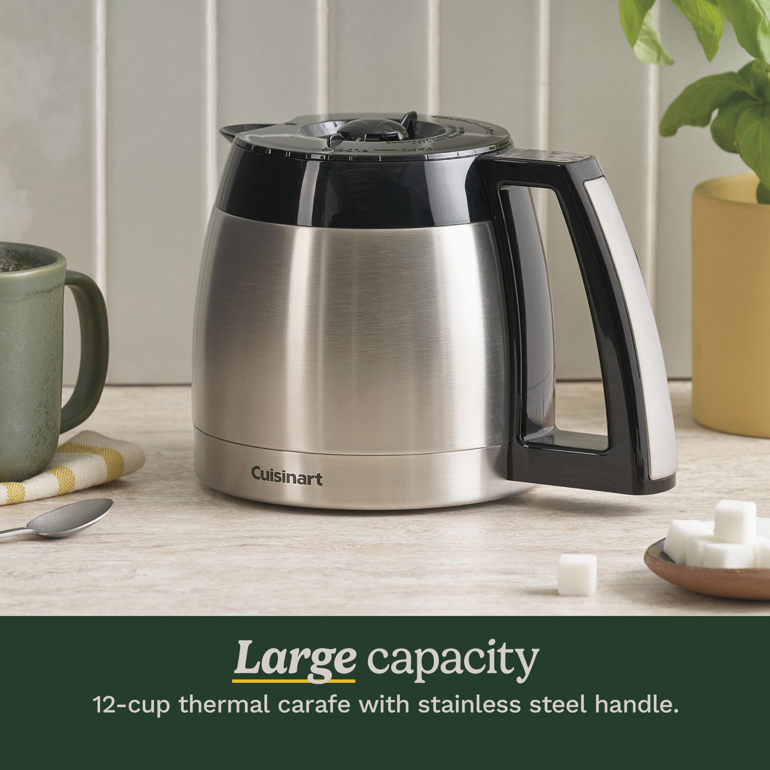 Cuisinart comparación de tamaño junto a tazas para visualizar capacidad real