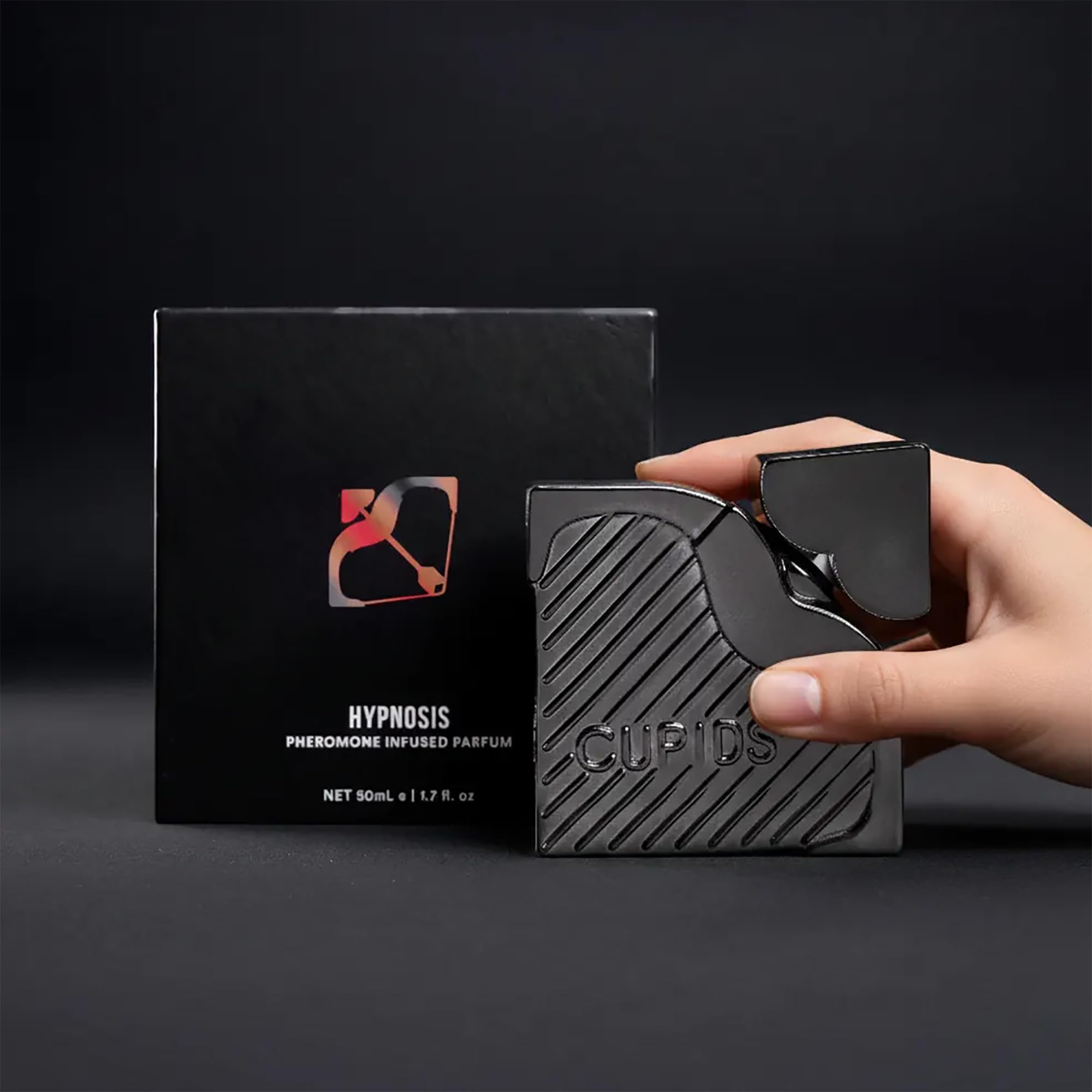 Cupids Hypnosis 3.0 aplicándose en cuello para uso cercano y duración