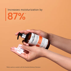 CURLSMITH acondicionador aplicado en la ducha, facilita peinado y reduce frizz