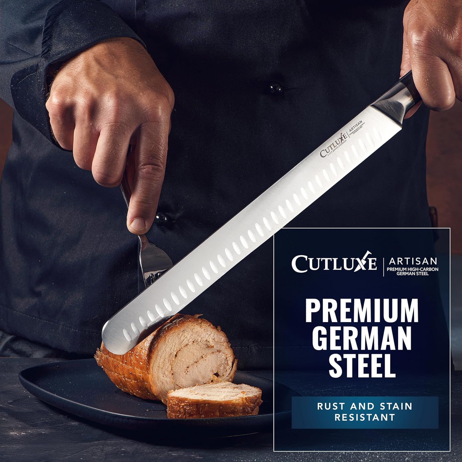 Cutluxe comparación de tamaño con una pieza de brisket para escala y alcance