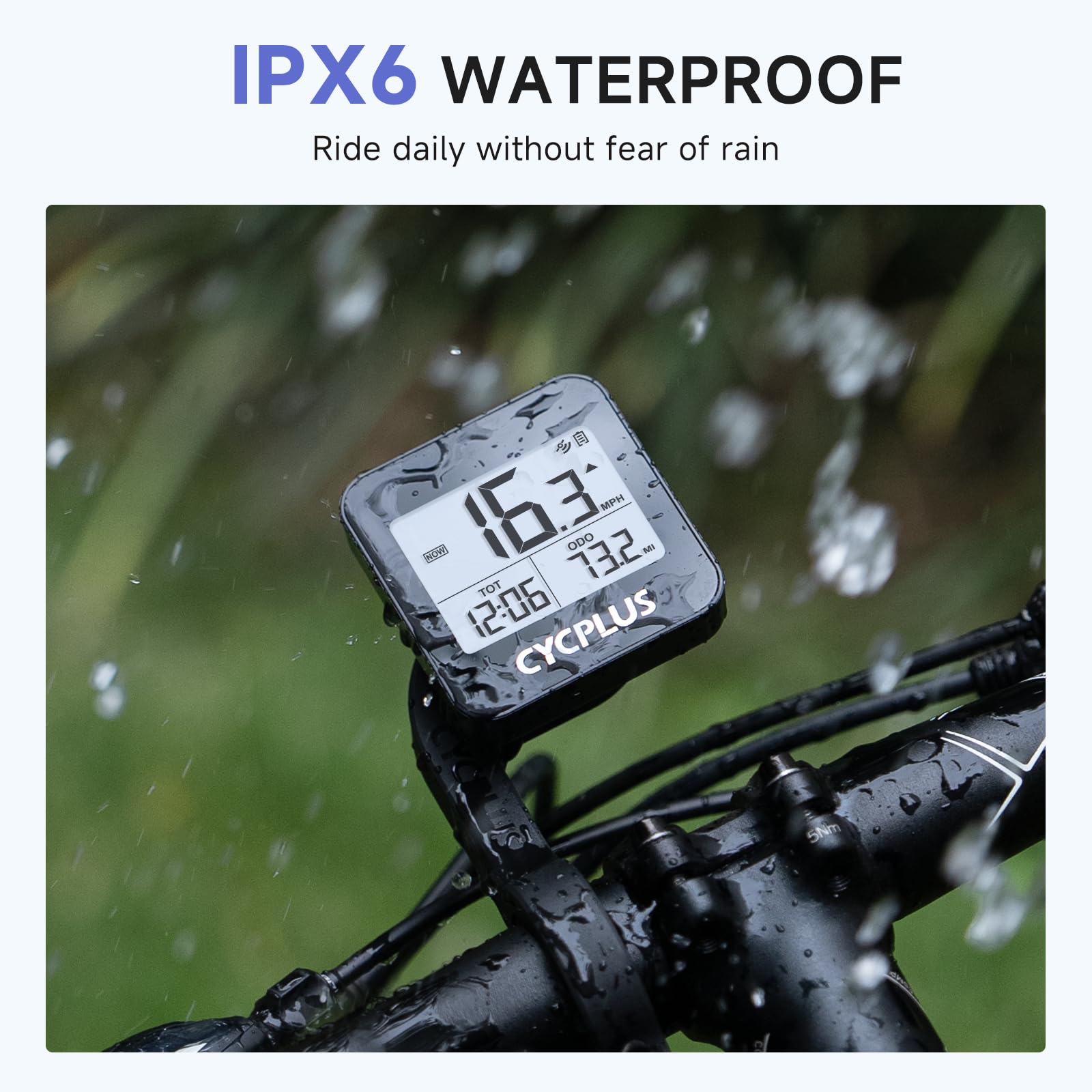 CYCPLUS G1 bajo lluvia demostrando protección IPX6
