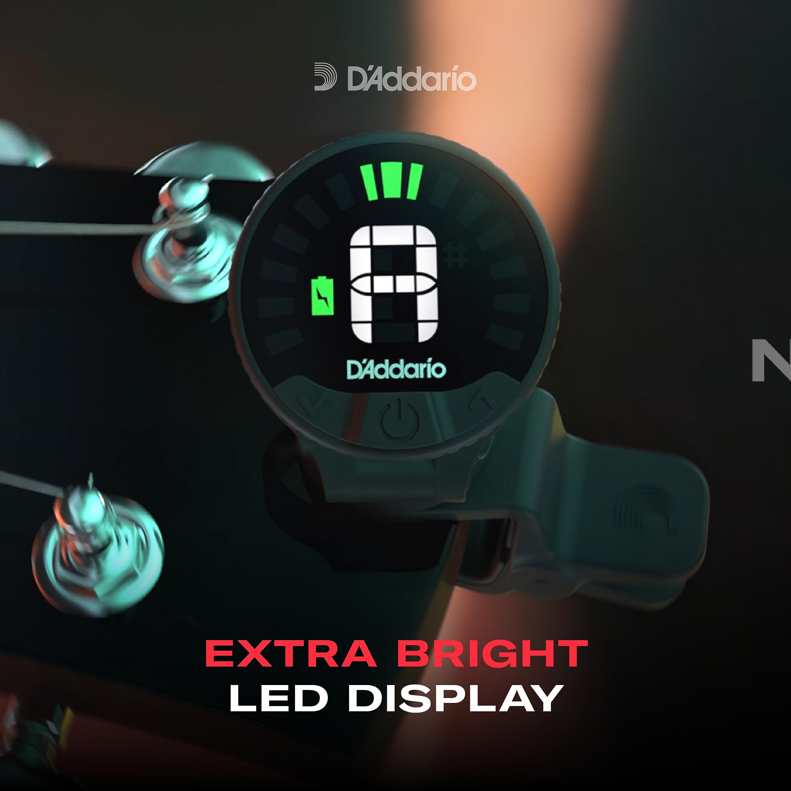 D'Addario Nexxus 360 en escenario con iluminación legible en vivo
