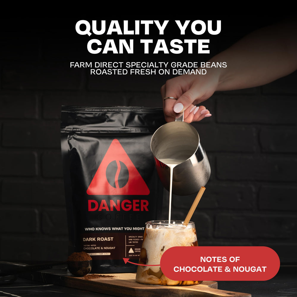 Danger Coffee paquete junto a regla para comparar tamaño 10.9 oz, claridad de compra