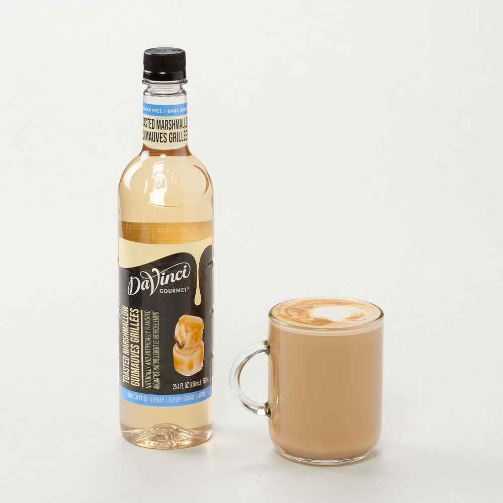 DaVinci Gourmet botella junto a taza para comparar tamaño práctico en barra