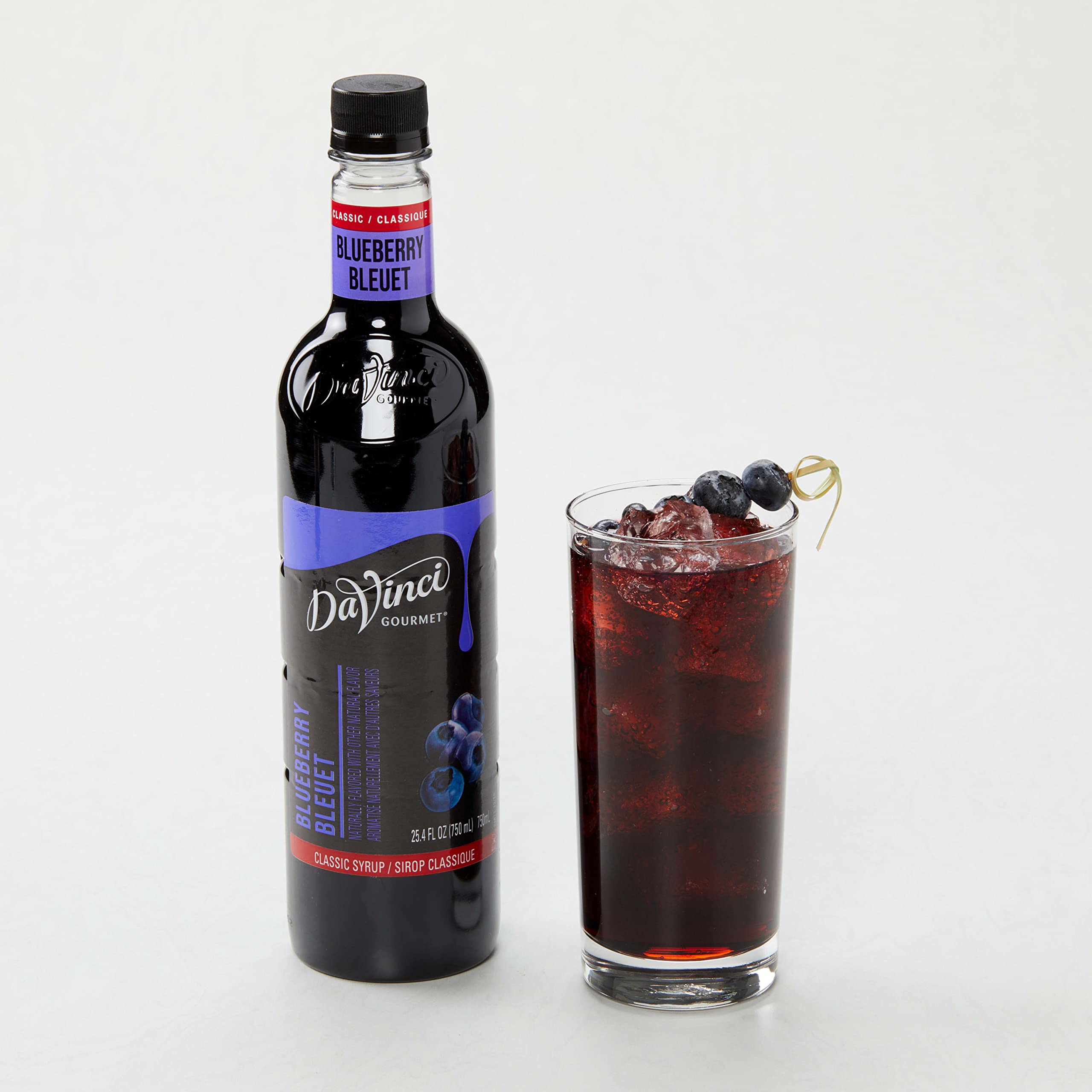 DaVinci Gourmet botella junto a objetos para mostrar tamaño práctico