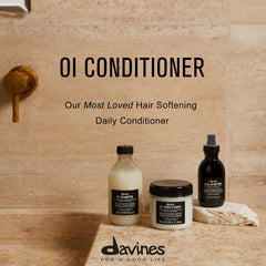 Davines OI textura cremosa en palma que nutre y facilita el peinado