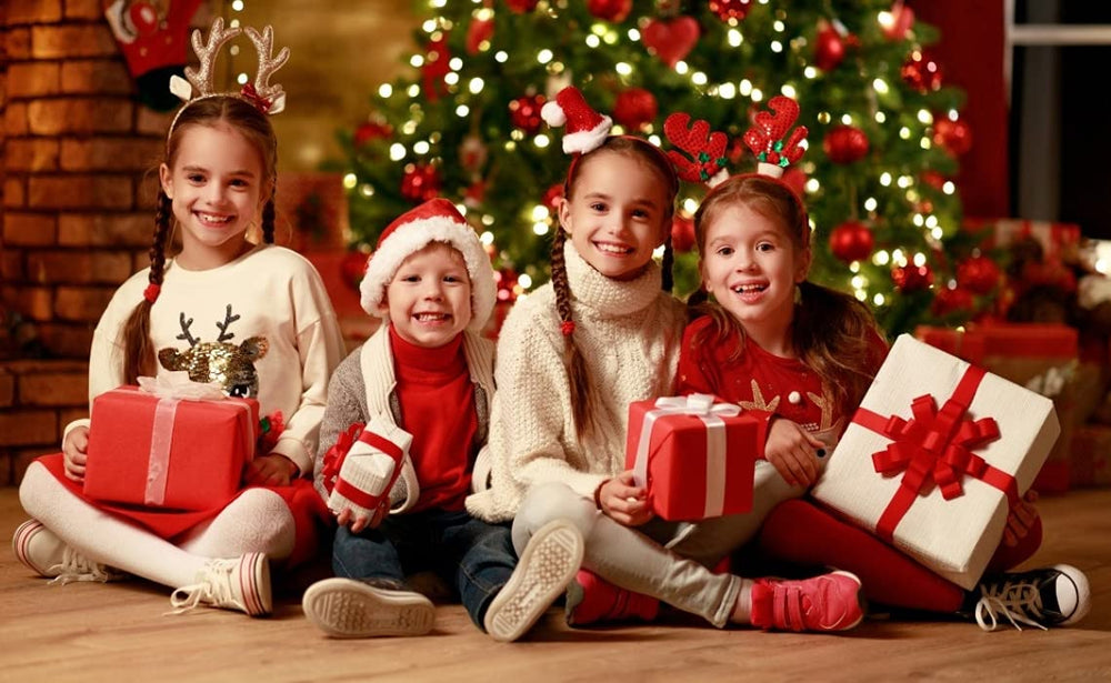 DDAI grupo de niñas en fiesta usando pulseras hechas con el kit