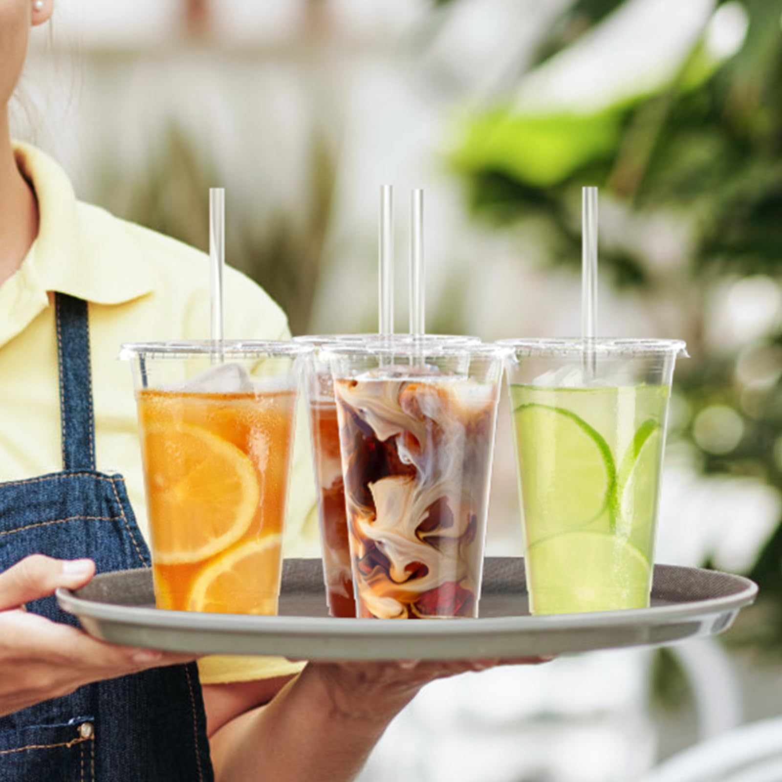 Dealusy vasos usados en evento al aire libre facilitando servicio rápido