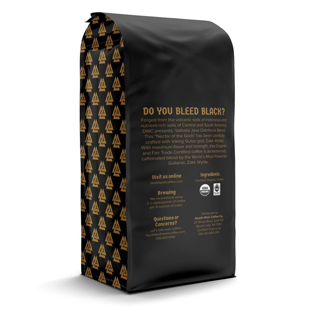 Death Wish Coffee Valhalla Java comparación de paquete junto a objeto cotidiano para escala