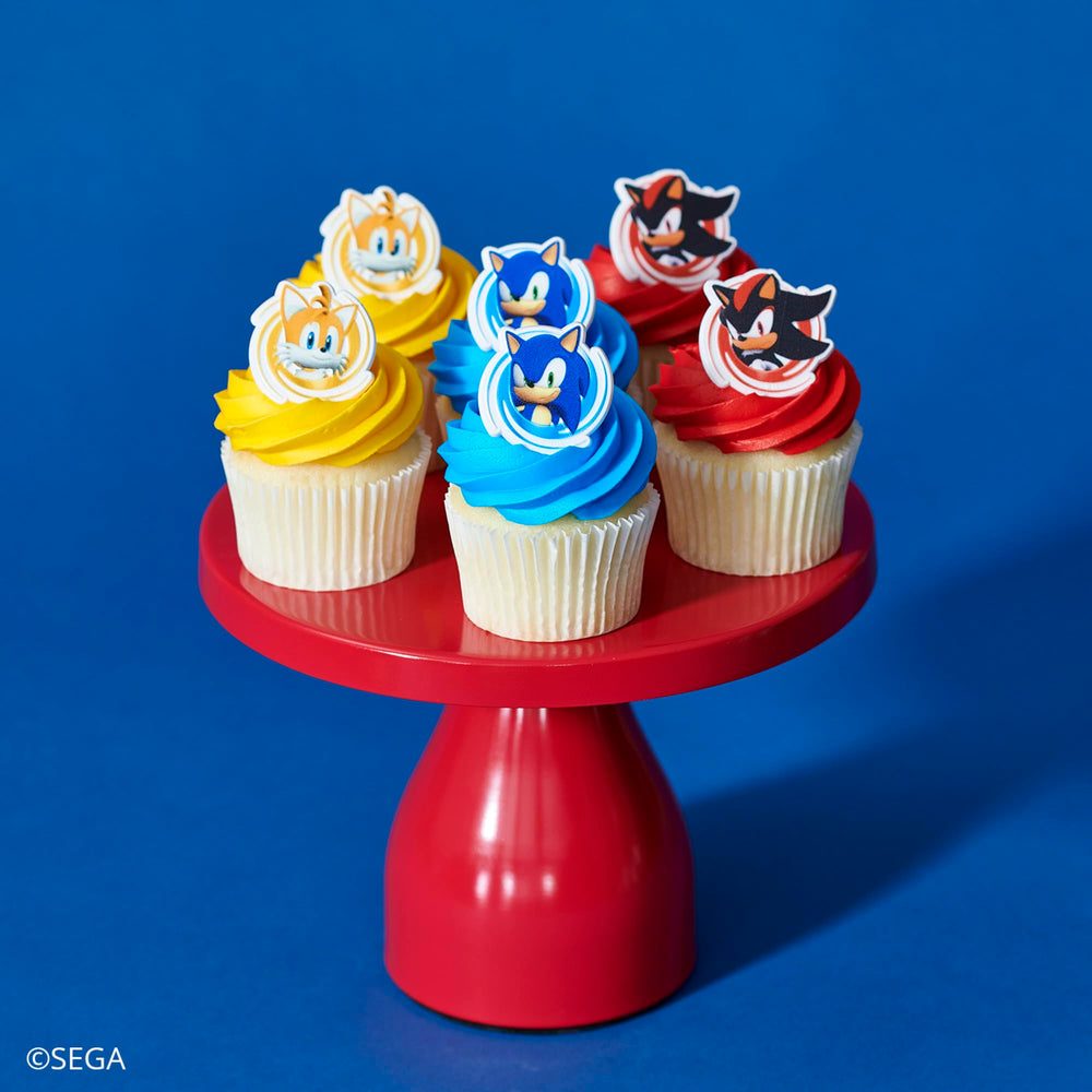 DecoPac anillos colocados en cupcake, aporta estilo temático inmediato