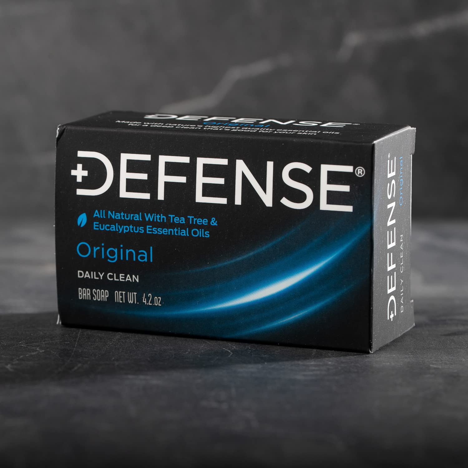 Defense Soap espuma en palma demostrando enjuague rápido y suave