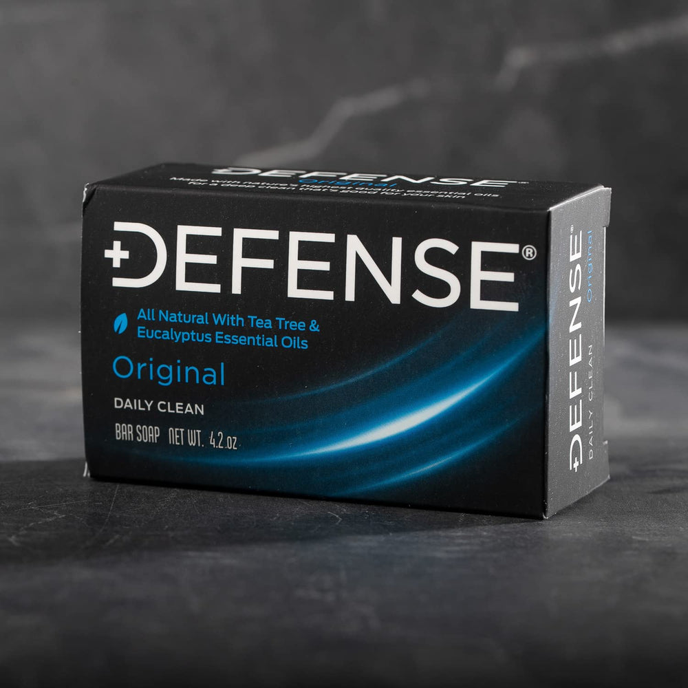 Defense Soap espuma en palma demostrando enjuague rápido y suave