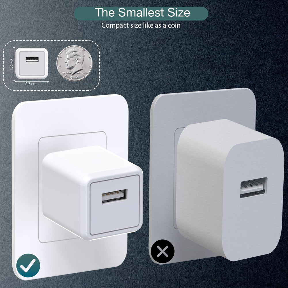 DelTucci kit abierto con dos adaptadores y dos cables listo para viajar