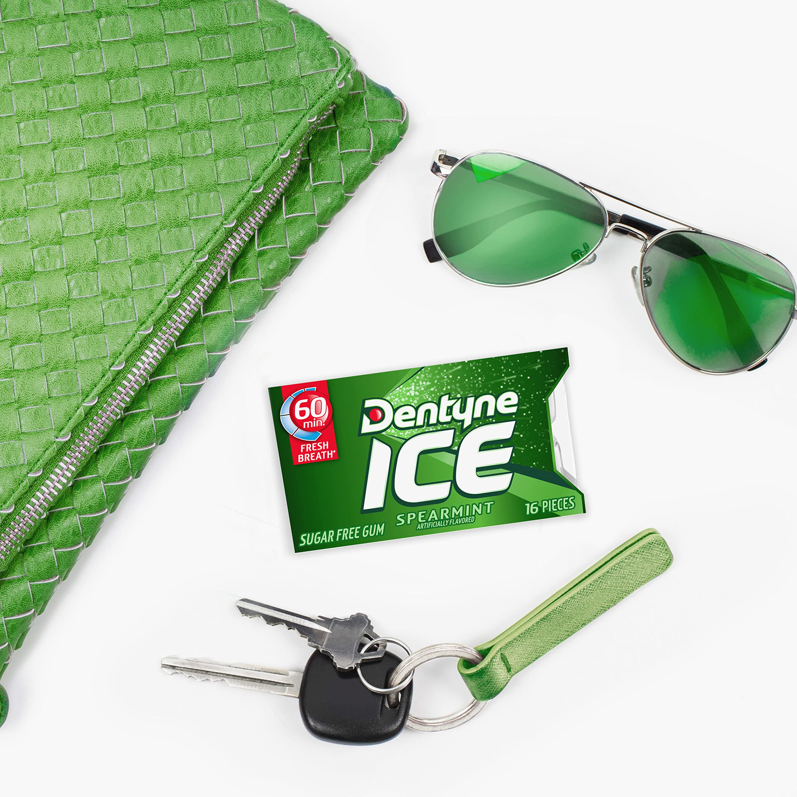Dentyne pack en portavasos de coche para frescura en viajes