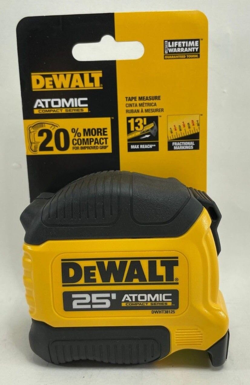 DEWALT Atomic Compact comparación de tamaño junto a una llave inglesa para escala