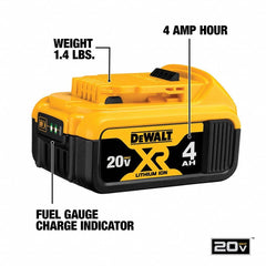 DEWALT batería conectada a taladro en uso para rendimiento constante en obra