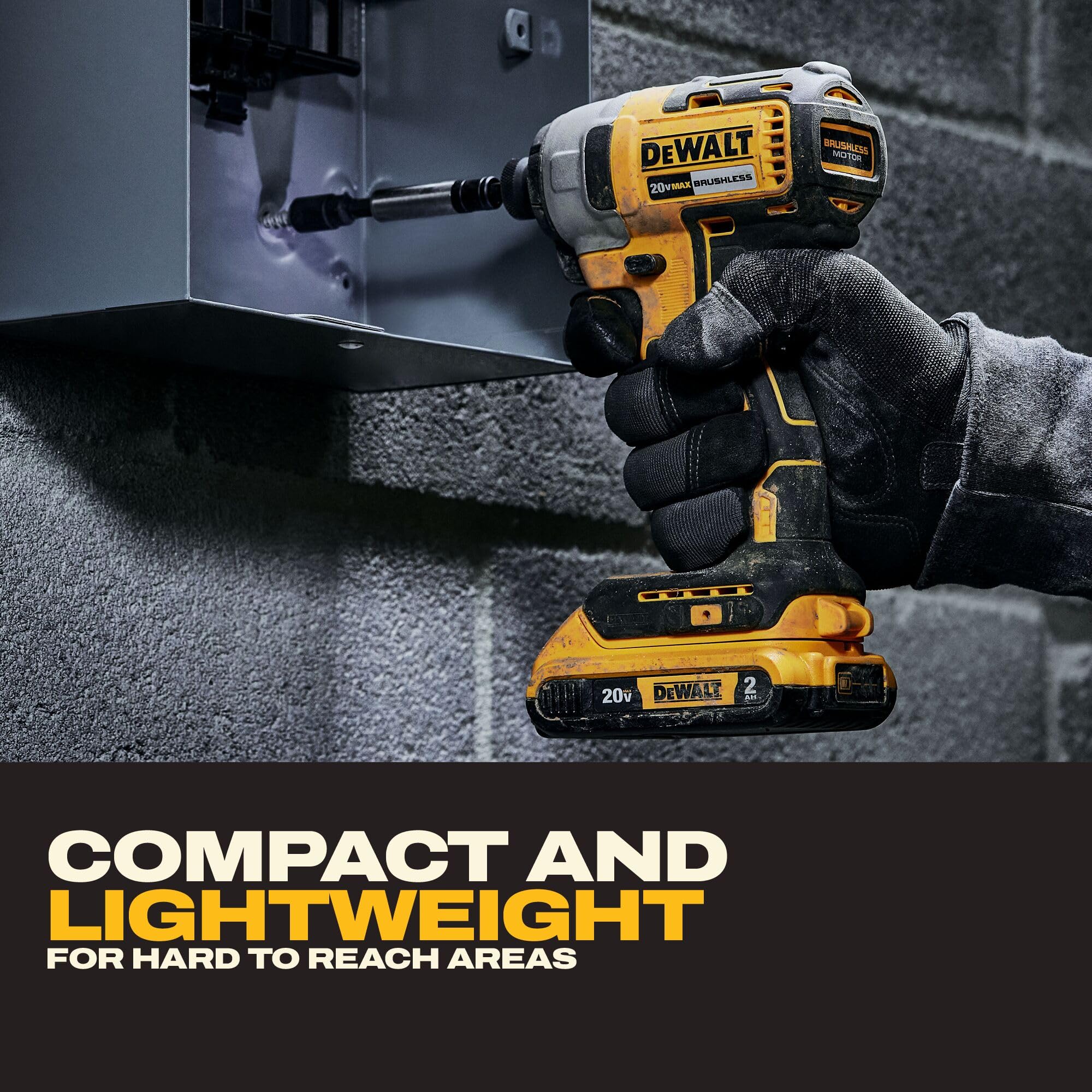 DEWALT batería DCB203 enfoque mostrando energía portátil y recarga rápida