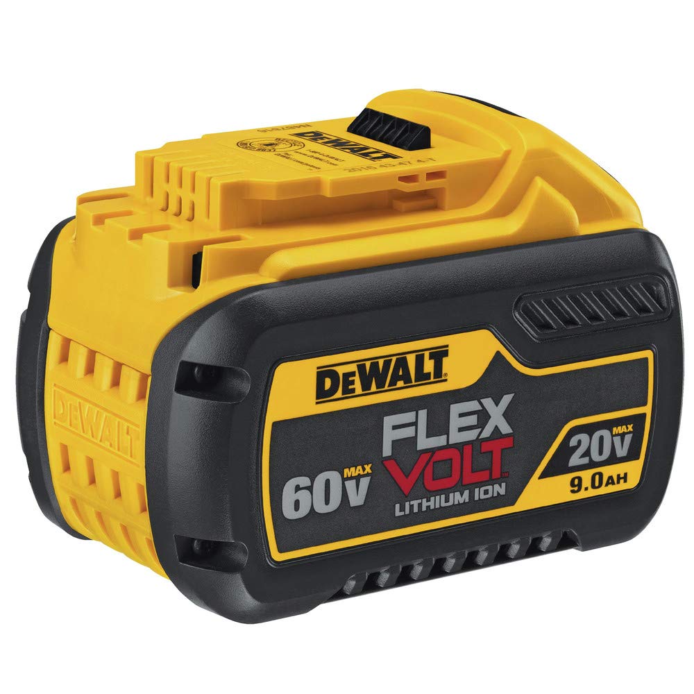 DEWALT DCB609 junto a regla para mostrar escala y tamaño compacto