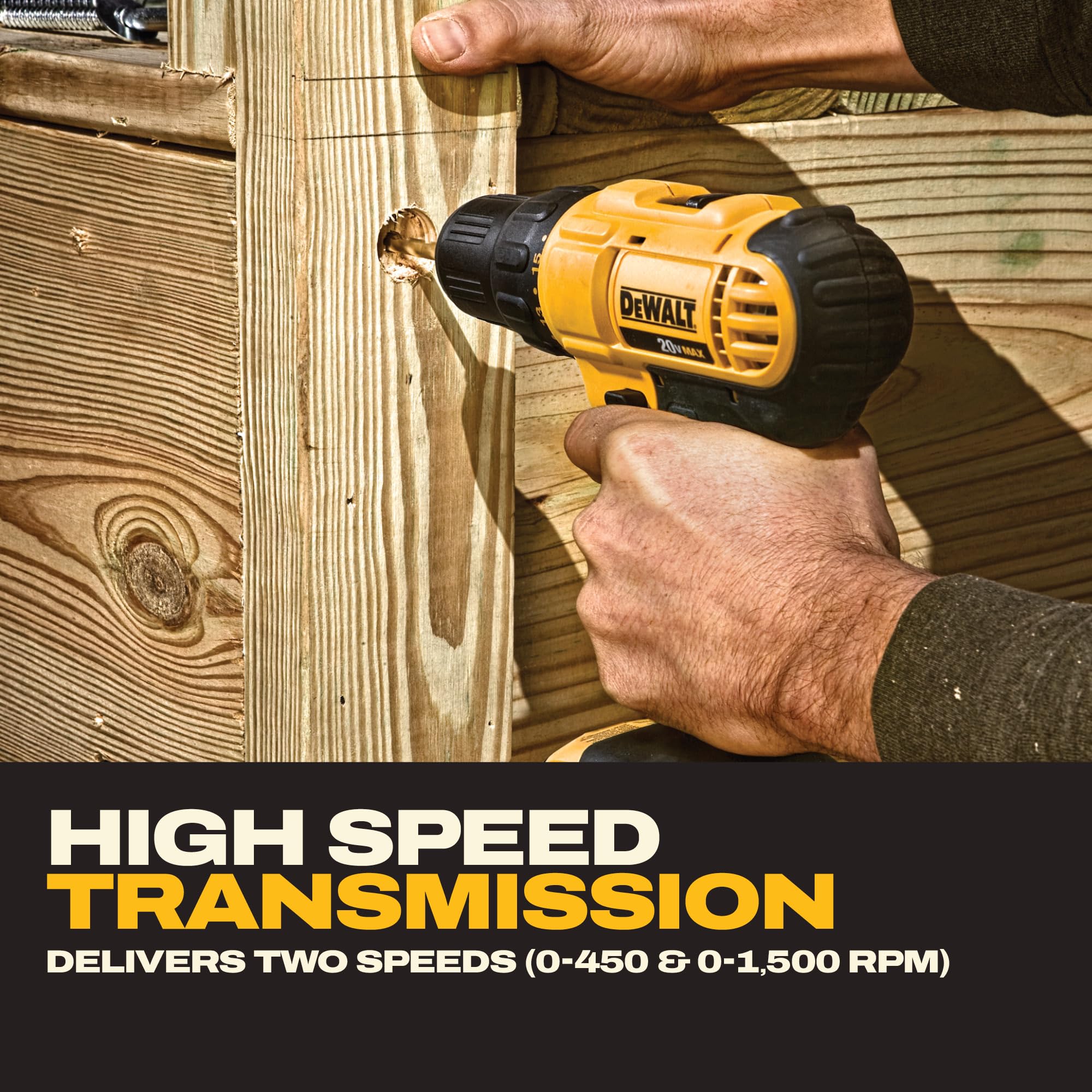 DEWALT taladro junto a una regla para comparación de tamaño portátil