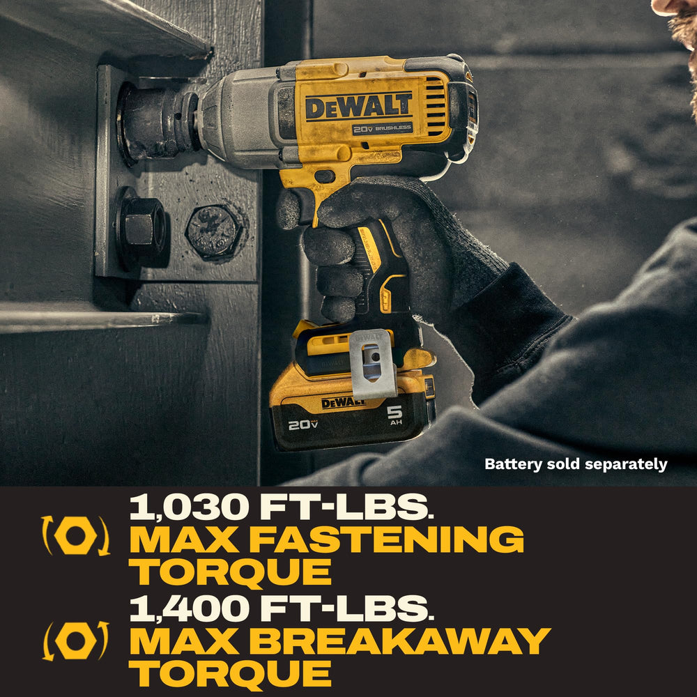 DEWALT luz LED encendida en la herramienta para mejor visibilidad