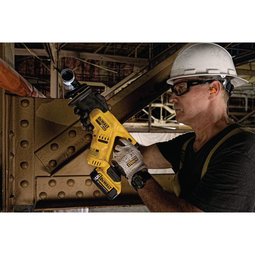 DEWALT DCS387B zapata pivotante que mejora estabilidad y control