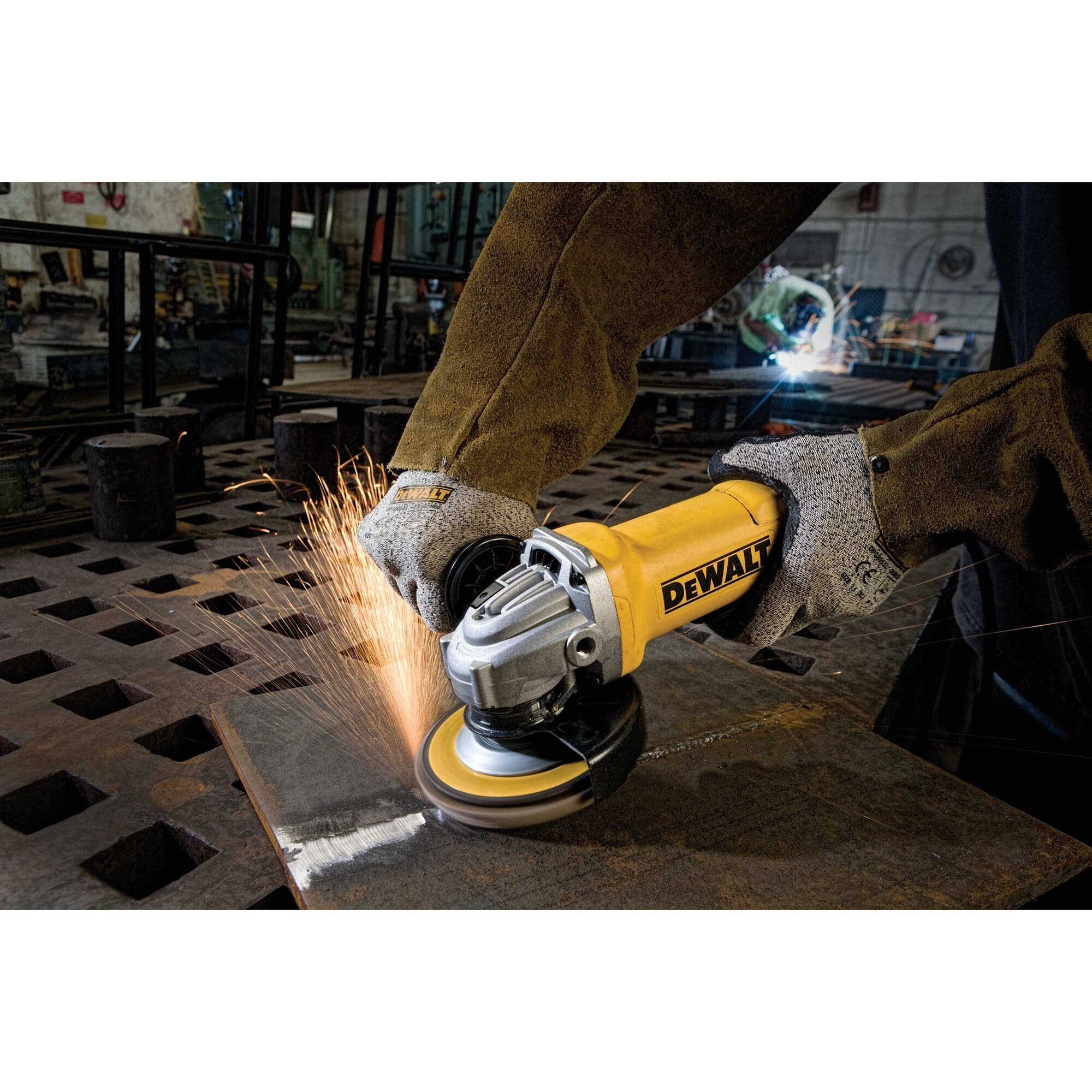 DEWALT DWE402 detalle del protector One-Touch y sistema Quick-Change para seguridad