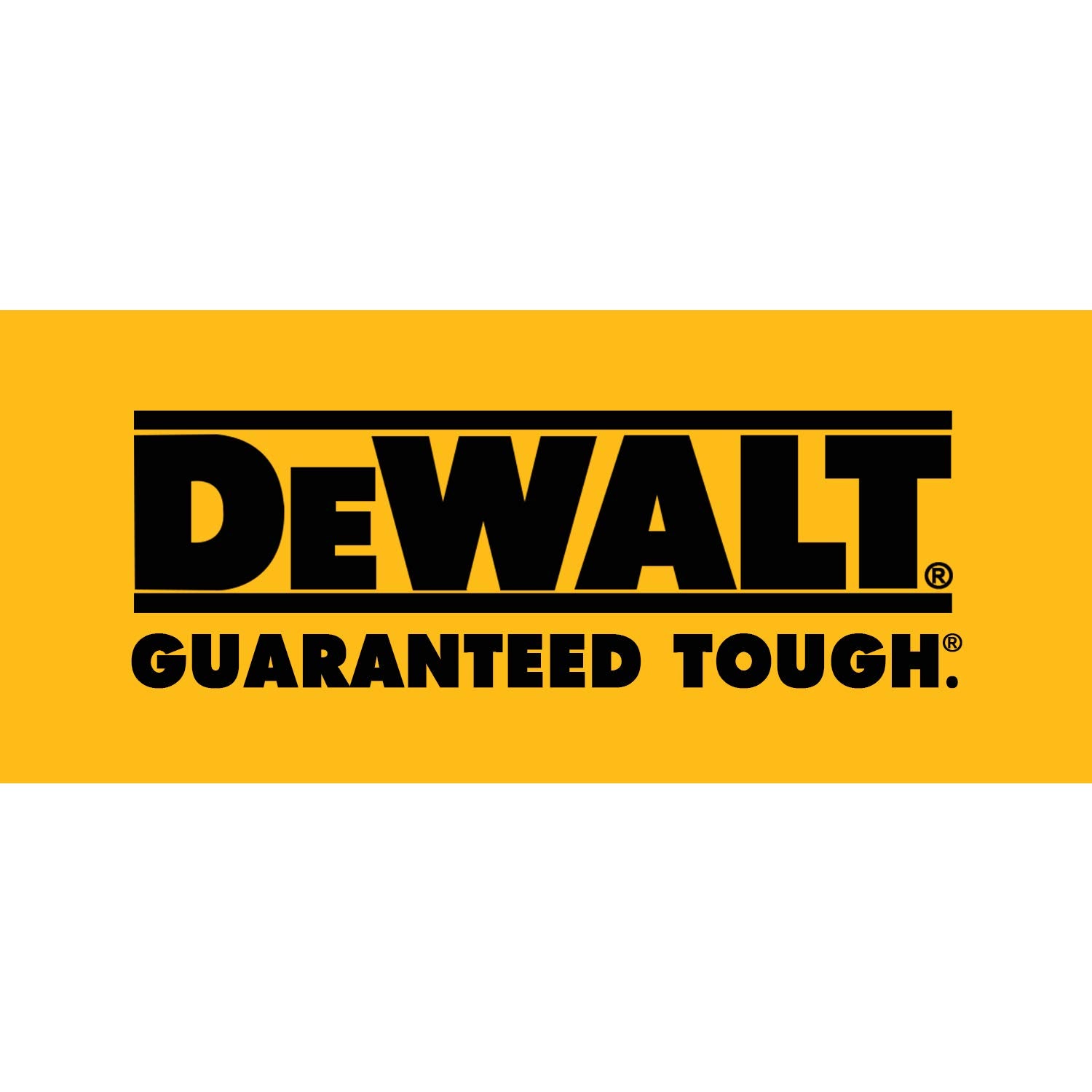 DEWALT aspiradora en taller recogiendo serrín, rendimiento profesional comprobado
