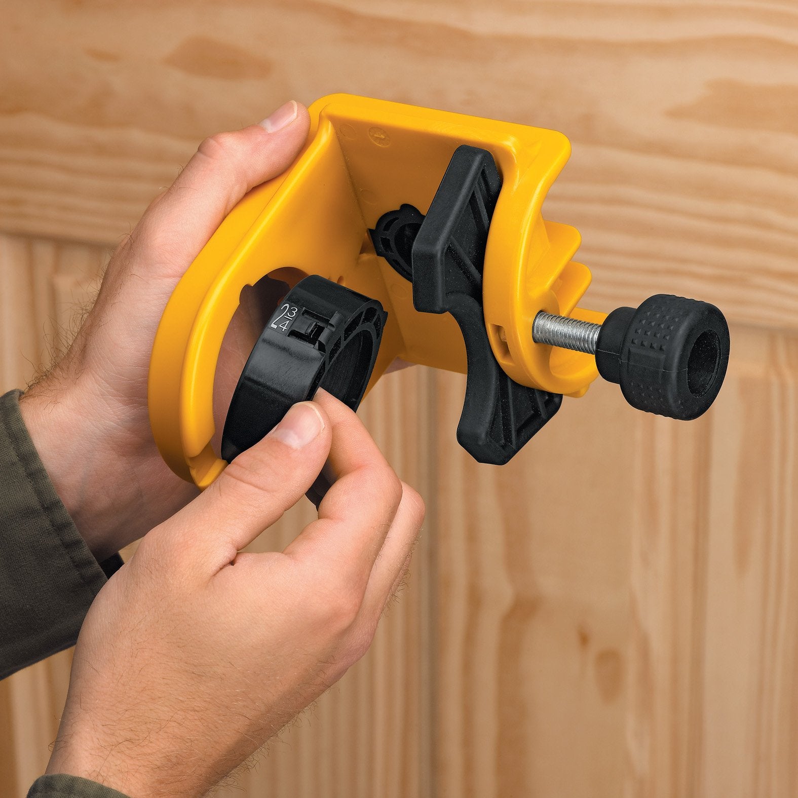 DEWALT kit abierto con piezas organizadas listos para instalación profesional