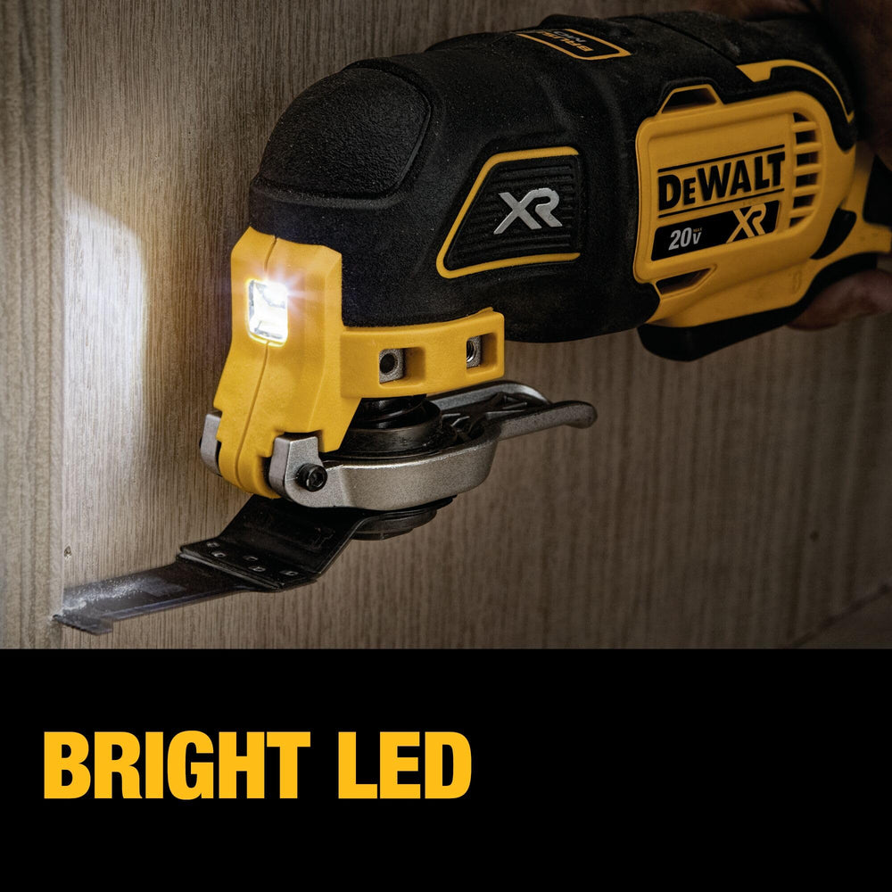 DEWALT luz LED iluminando área de trabajo para cortes más precisos en rincones