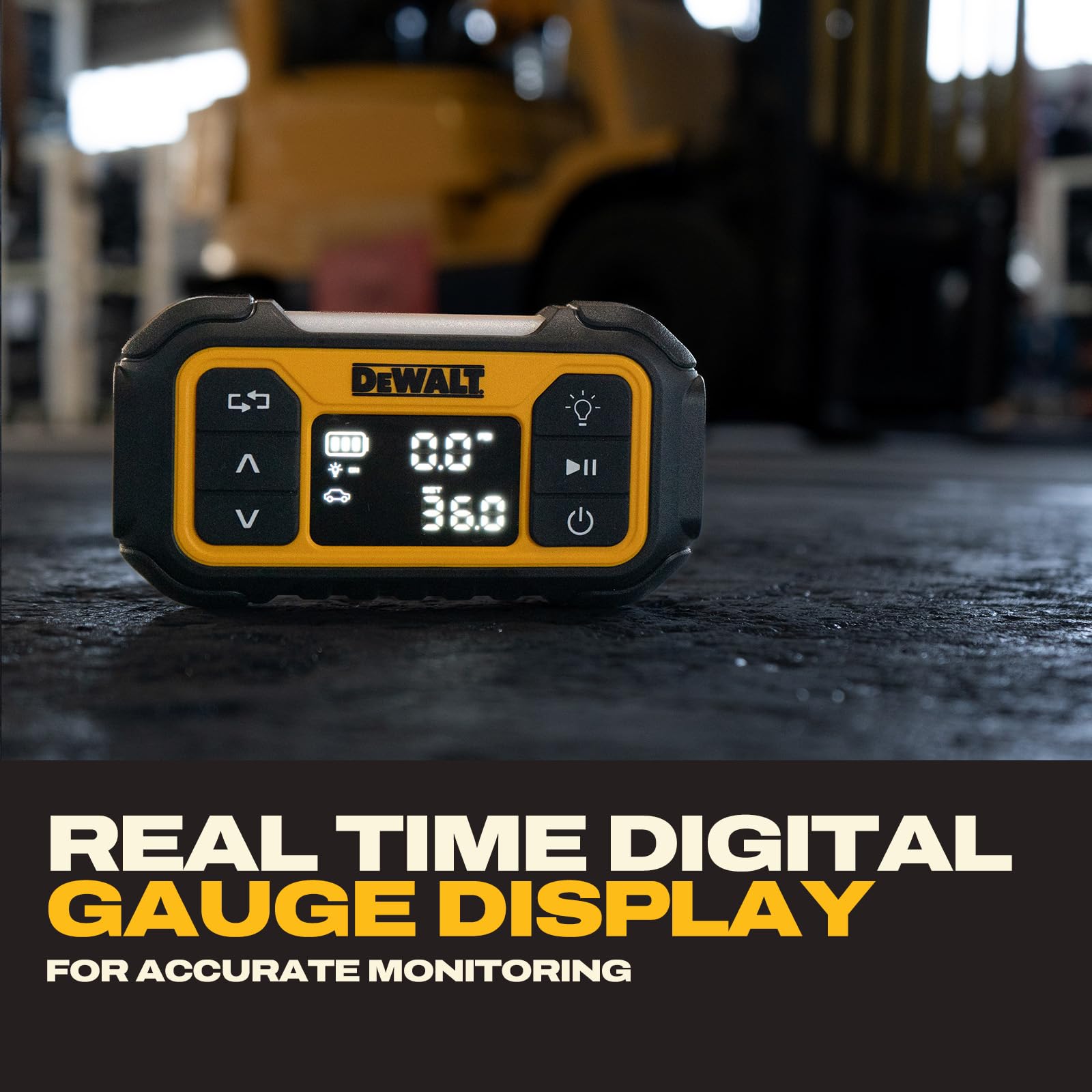 DEWALT luz LED encendida facilitando uso nocturno en carretera