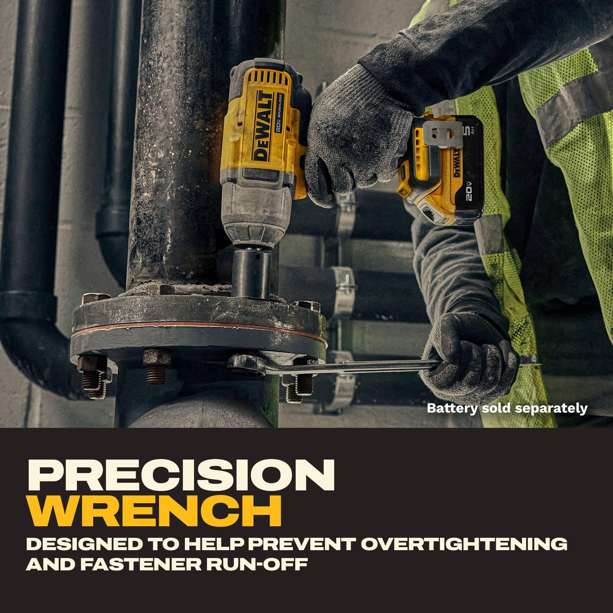 DEWALT luz LED integrada iluminando área de trabajo para mayor visibilidad