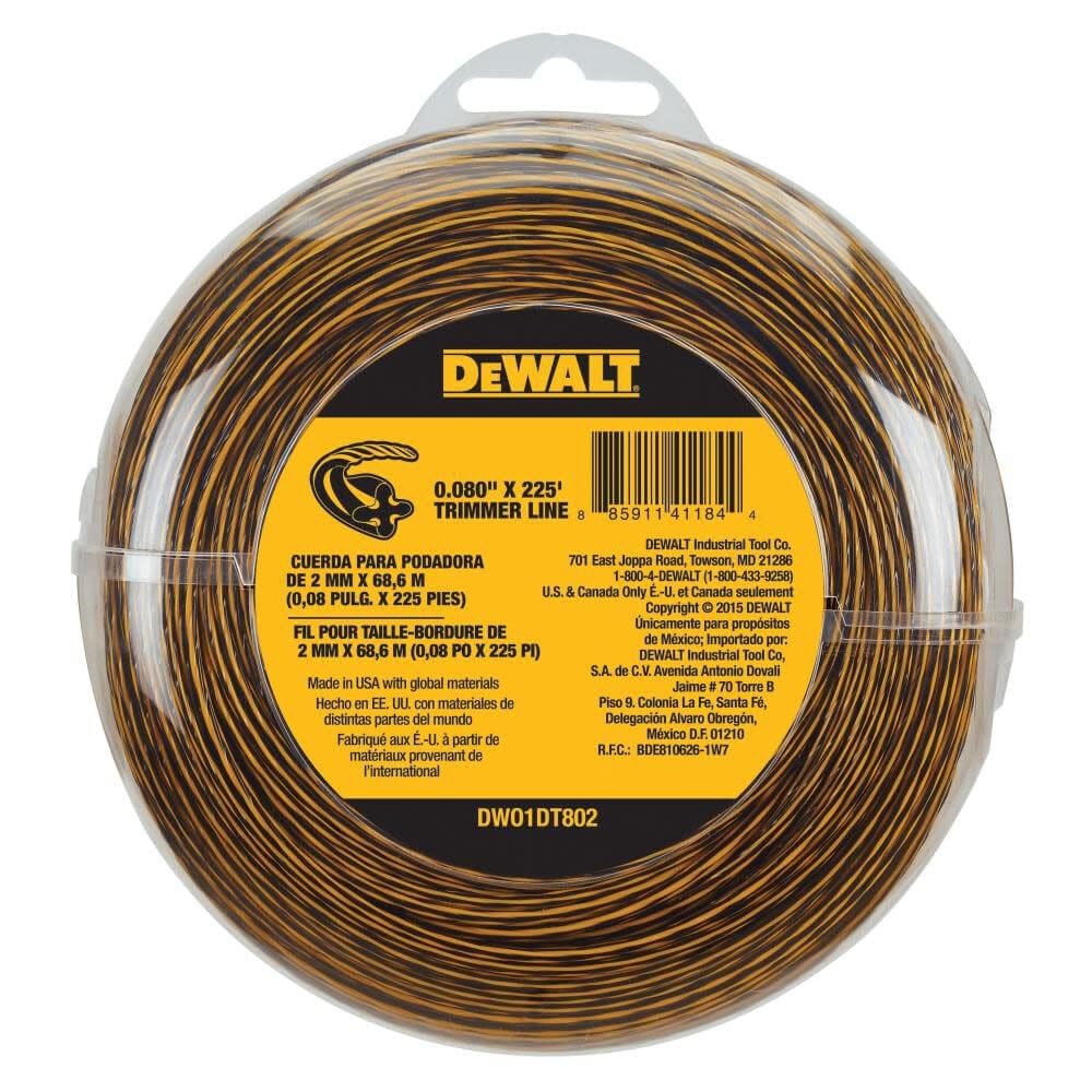 DEWALT hilo instalado y en uso en desbrozadora, corte eficiente en césped