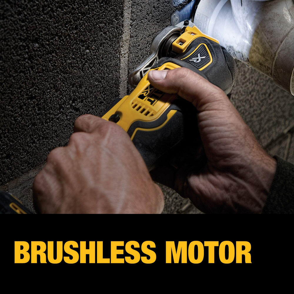 DEWALT multiherramienta en uso cortando laminado demostrando versatilidad