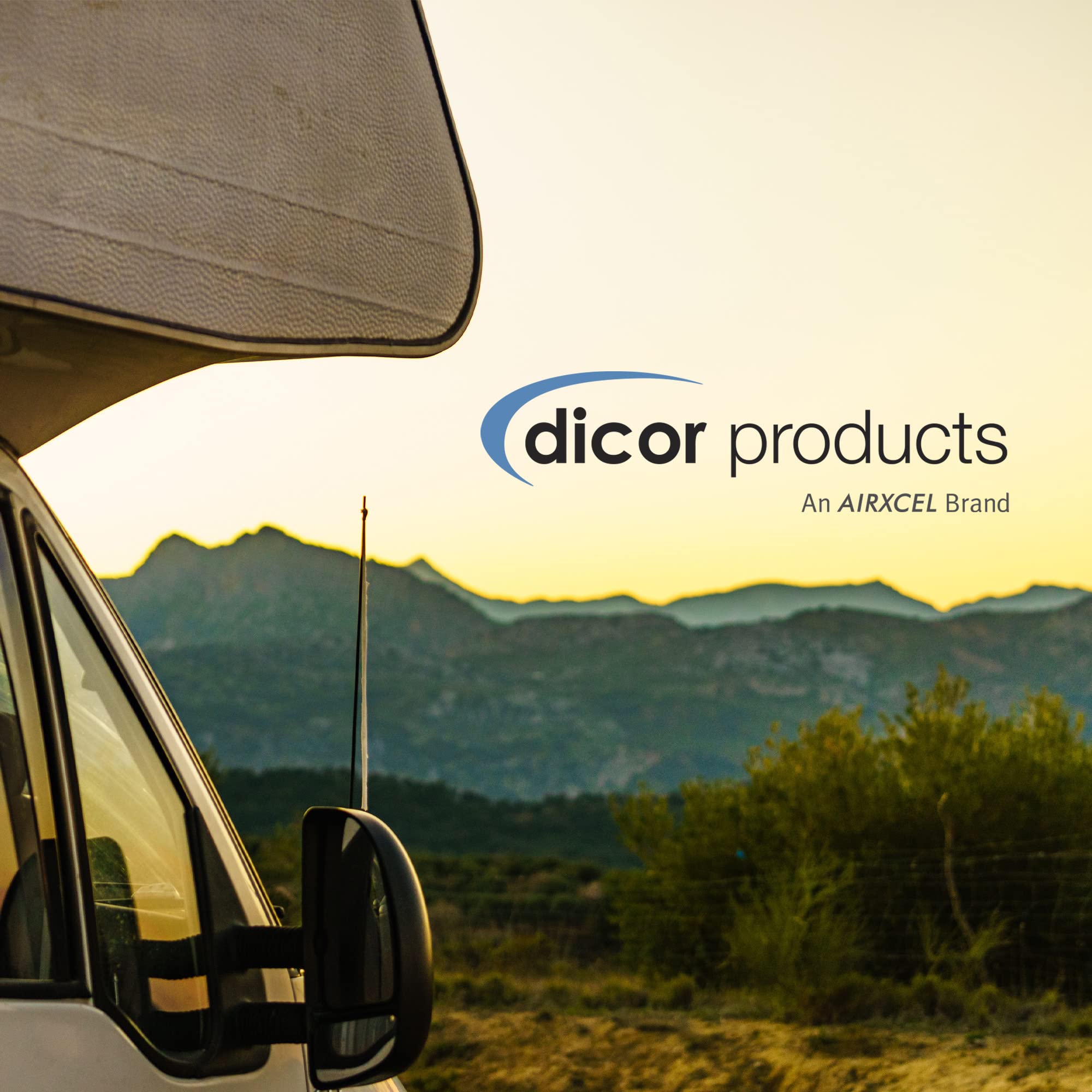 Dicor techo de RV blanco sellado con producto mostrando acabado uniforme y resistencia UV