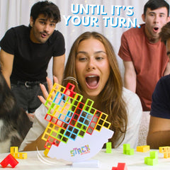 DiFFY TOYS AND GAMES base tambaleante en primer plano que crea tensión en la torre