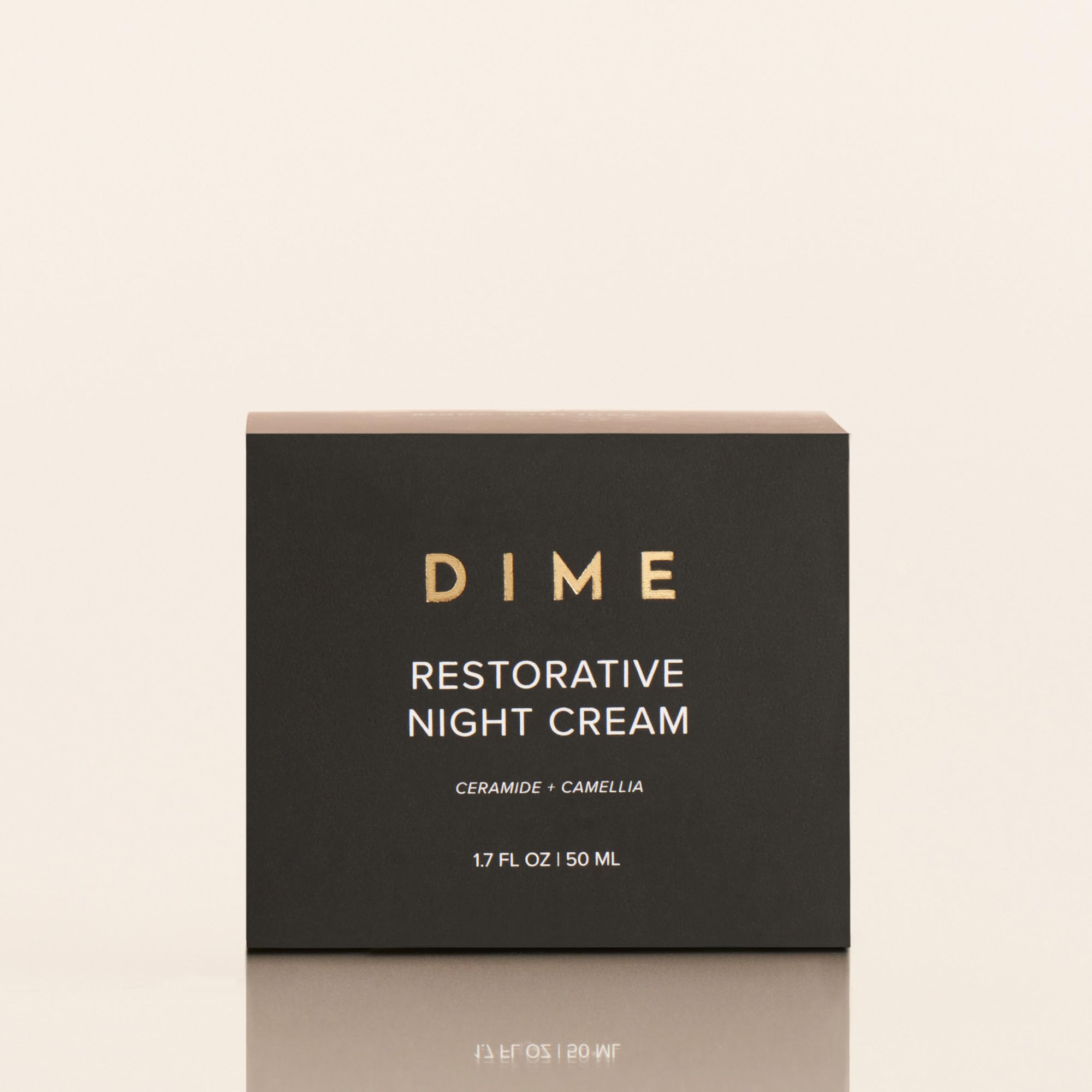 DIME crema en mesita de noche ambientada en dormitorio, rutina nocturna relajante