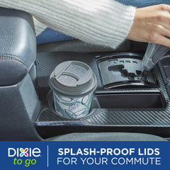 Dixie vaso en portavasos de coche facilitando transporte