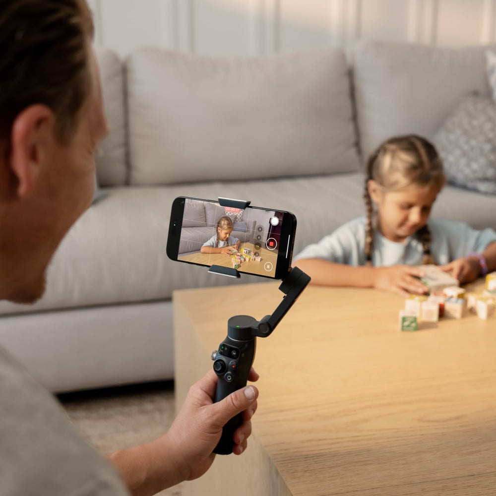 DJI Osmo Mobile 8 accesorios incluidos como abrazadera y cable, listos para usar
