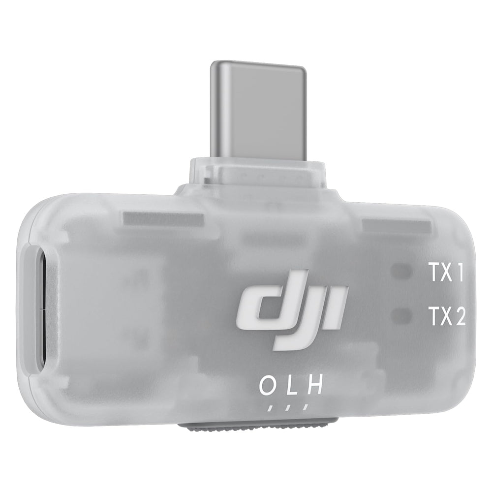 DJI receptor sujeto por un vlogger conectando transmisores para grabación móvil
