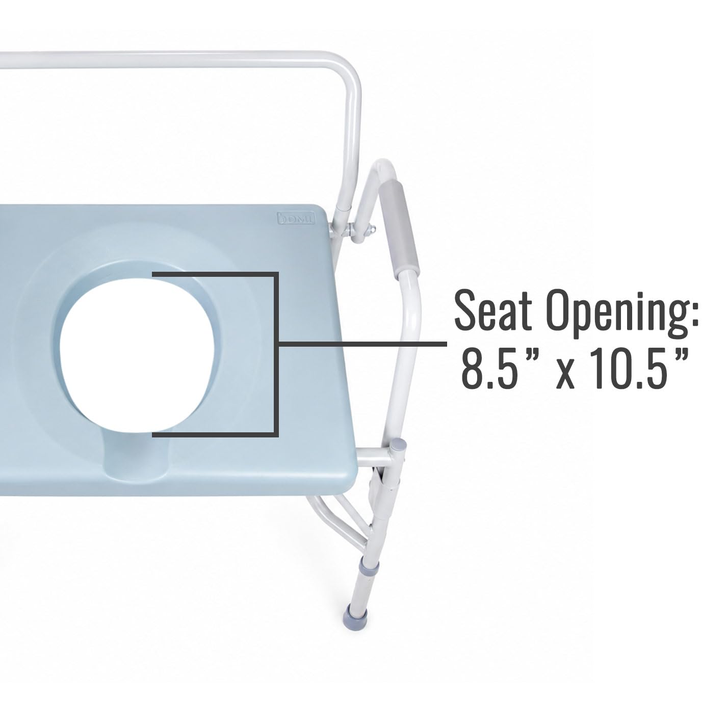 DMI commode junto a cama en ambiente doméstico promoviendo accesibilidad