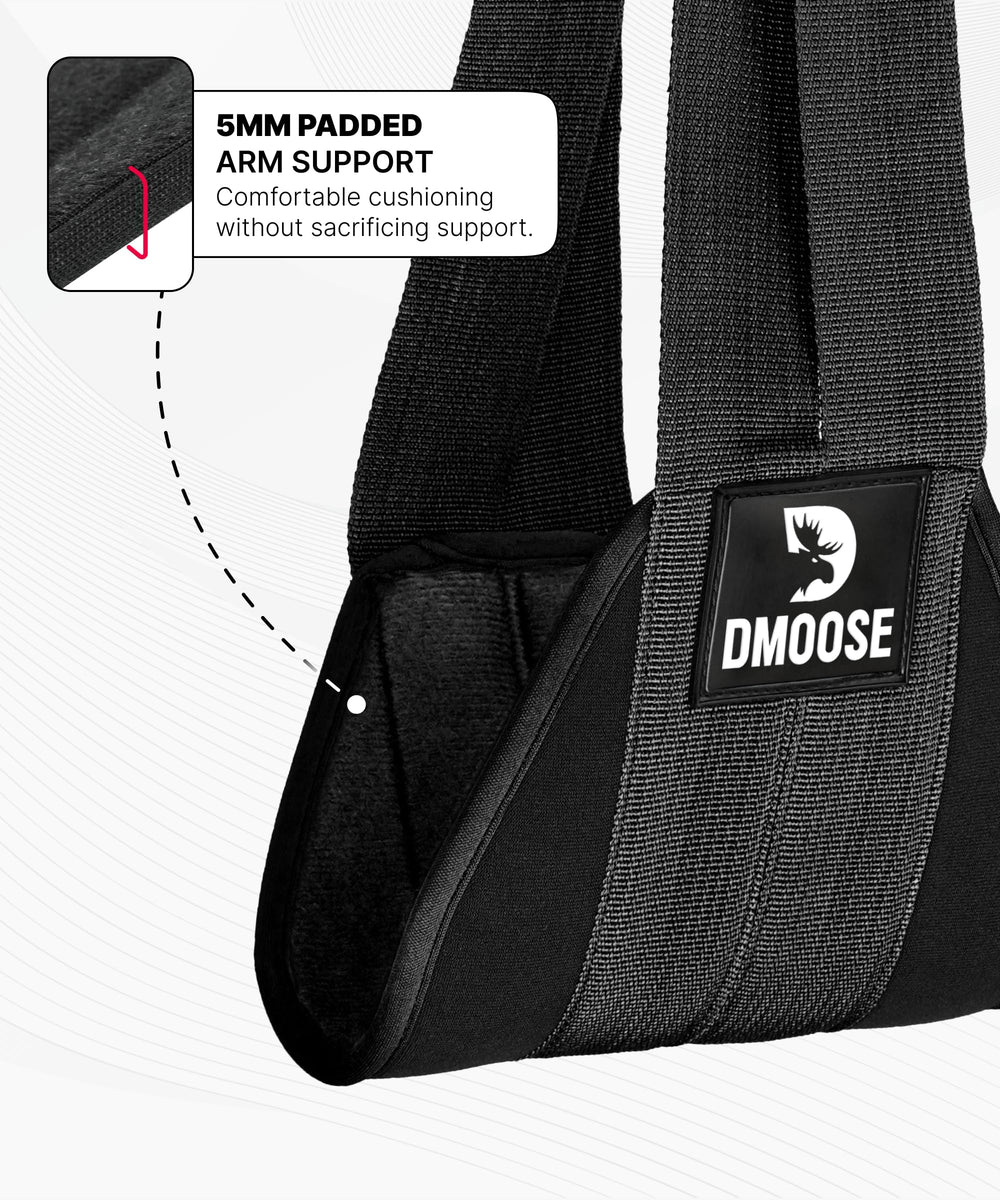 DMoose Fitness atleta realizando elevación de piernas con soporte de correa