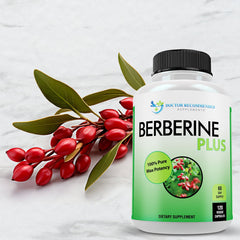 DOCTOR RECOMMENDED SUPPLEMENTS cápsulas en mano para mostrar tamaño y facilidad de ingesta